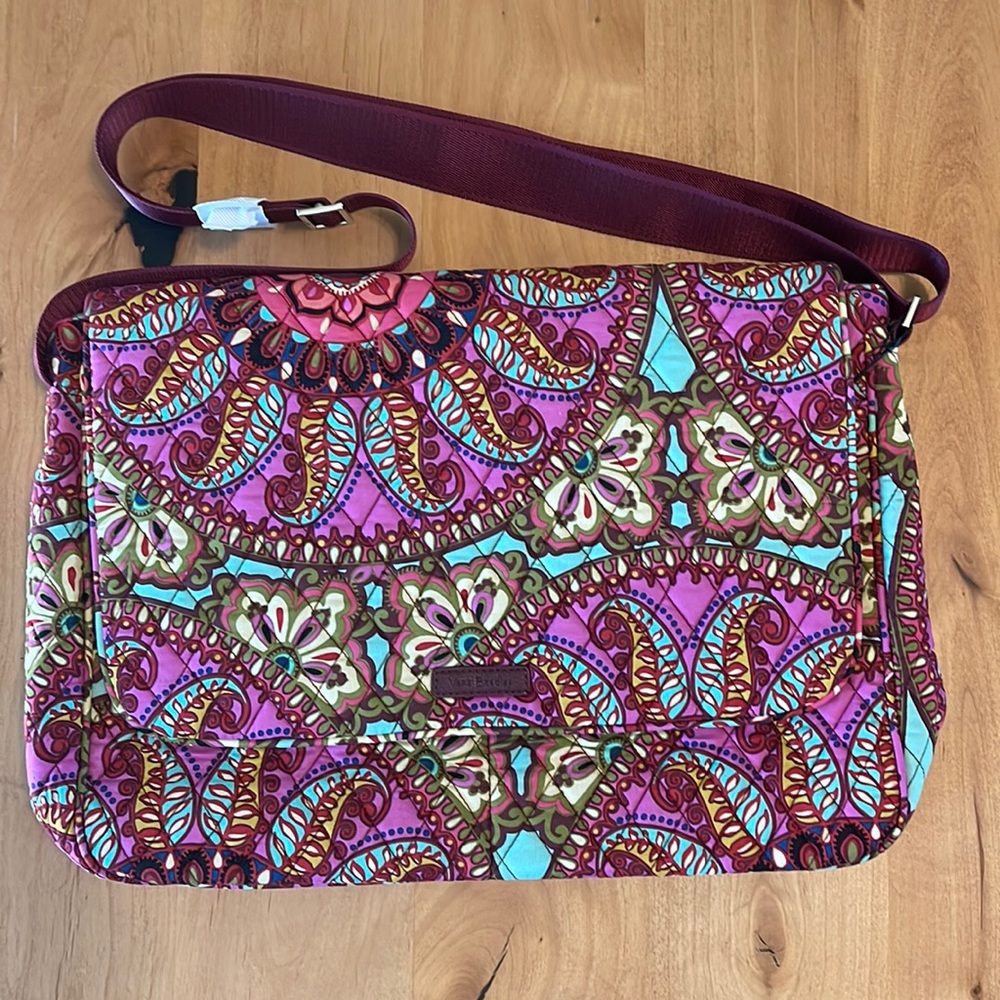 Vera Bradley essential messenger bag computer bag resort medallion 23670-D15